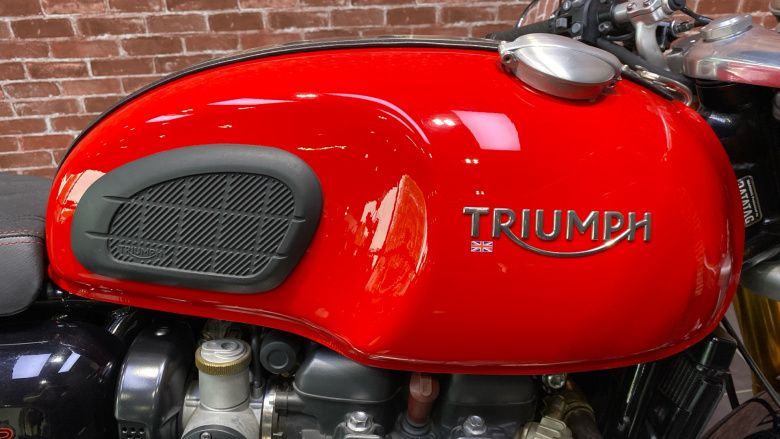 Triumph Thruxton 1200 R